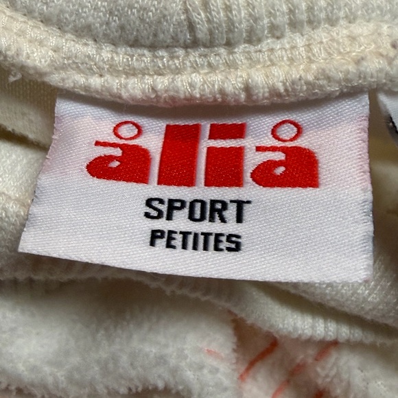 Granny Alia Cream Sweater with Pink Embroidery - Picture 9 of 10